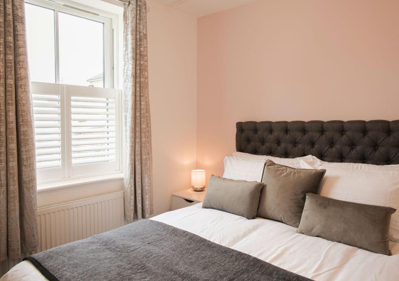 Stunning 2 Bed With Private Patio And Free Parking Villa Cheltenham Eksteriør billede