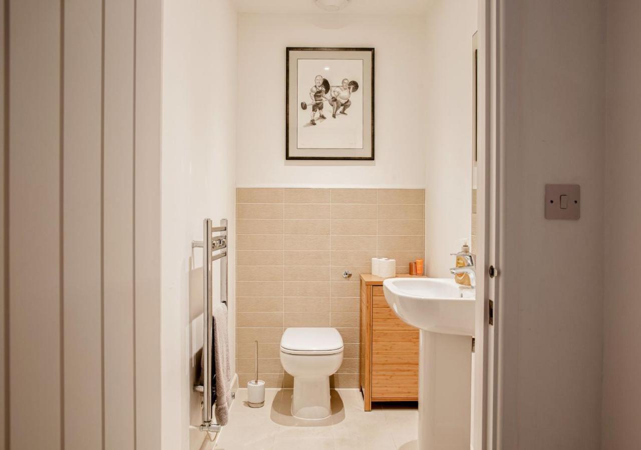 Stunning 2 Bed With Private Patio And Free Parking Villa Cheltenham Eksteriør billede