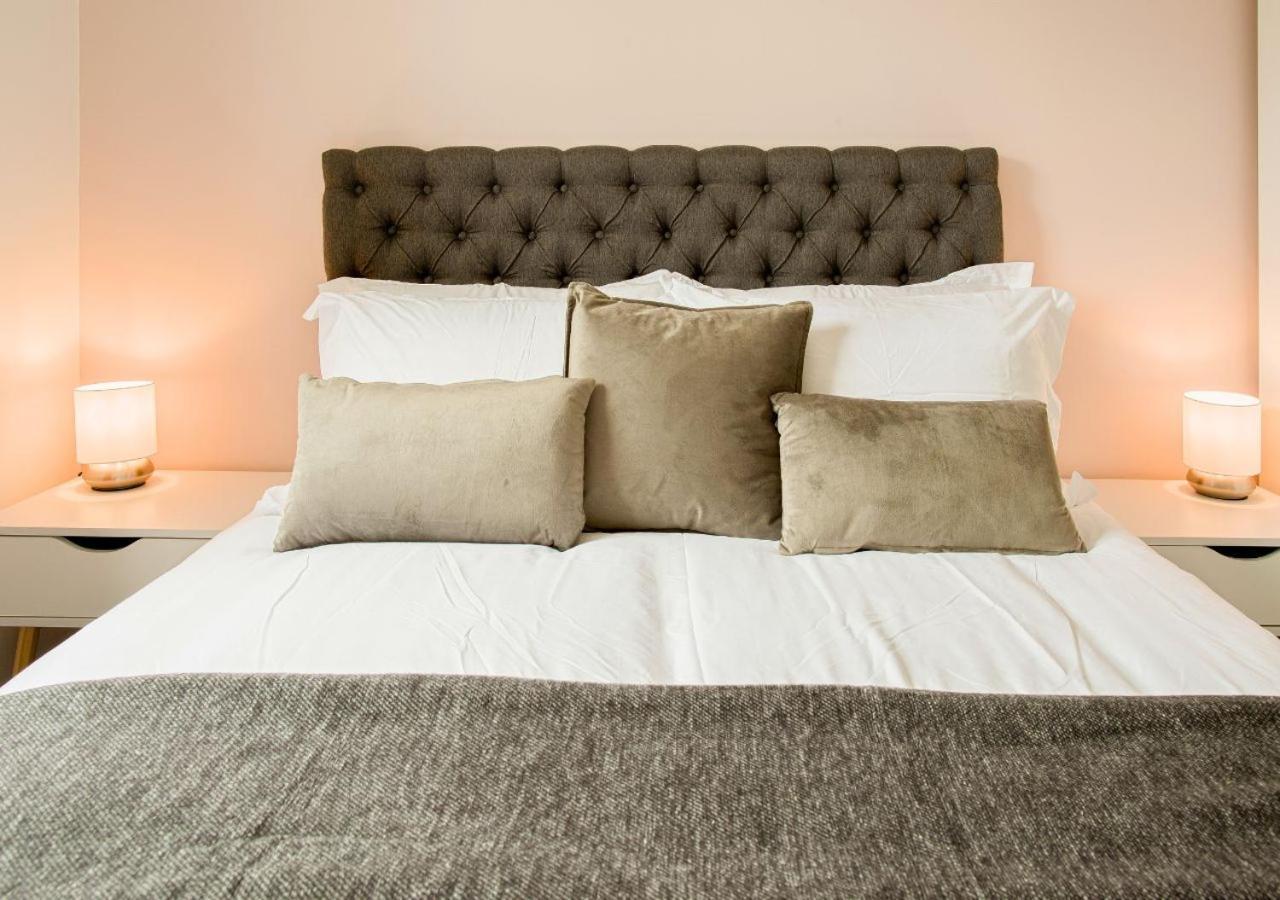 Stunning 2 Bed With Private Patio And Free Parking Villa Cheltenham Eksteriør billede