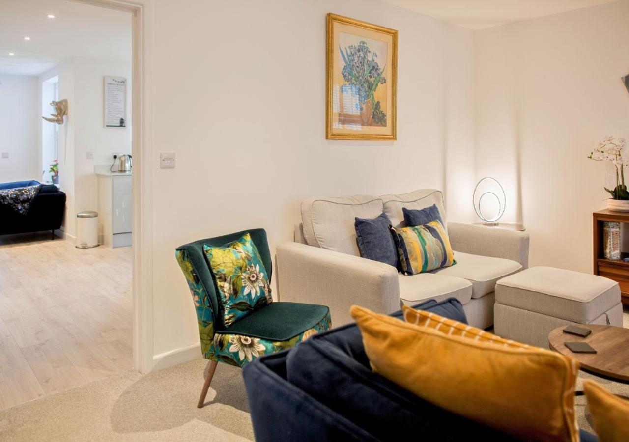 Stunning 2 Bed With Private Patio And Free Parking Villa Cheltenham Eksteriør billede