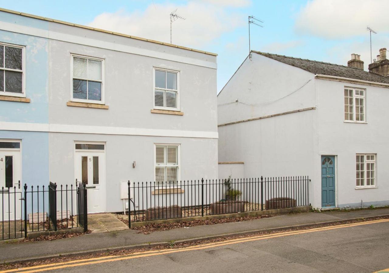 Stunning 2 Bed With Private Patio And Free Parking Villa Cheltenham Eksteriør billede