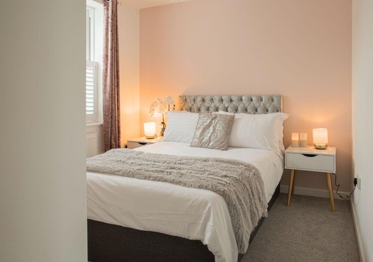 Stunning 2 Bed With Private Patio And Free Parking Villa Cheltenham Eksteriør billede