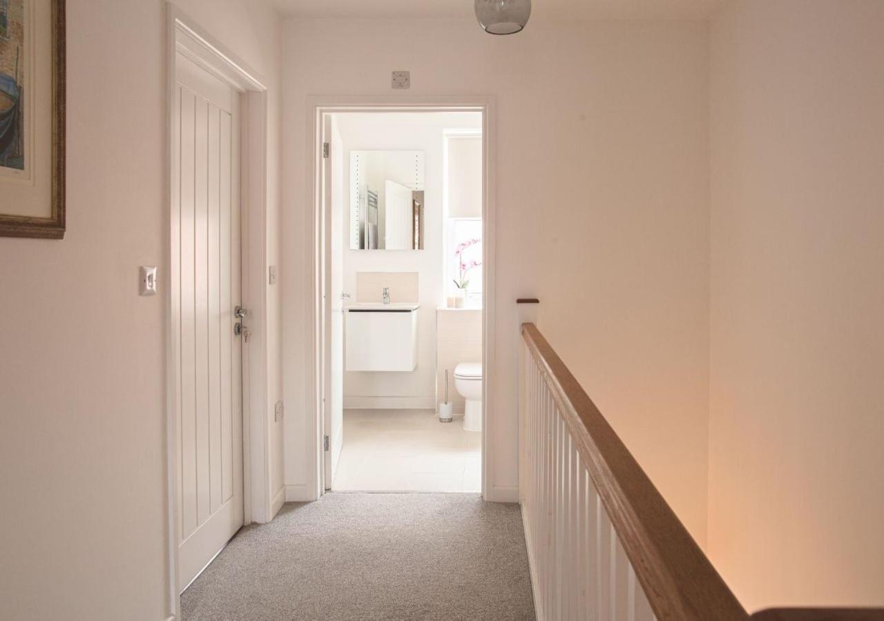 Stunning 2 Bed With Private Patio And Free Parking Villa Cheltenham Eksteriør billede