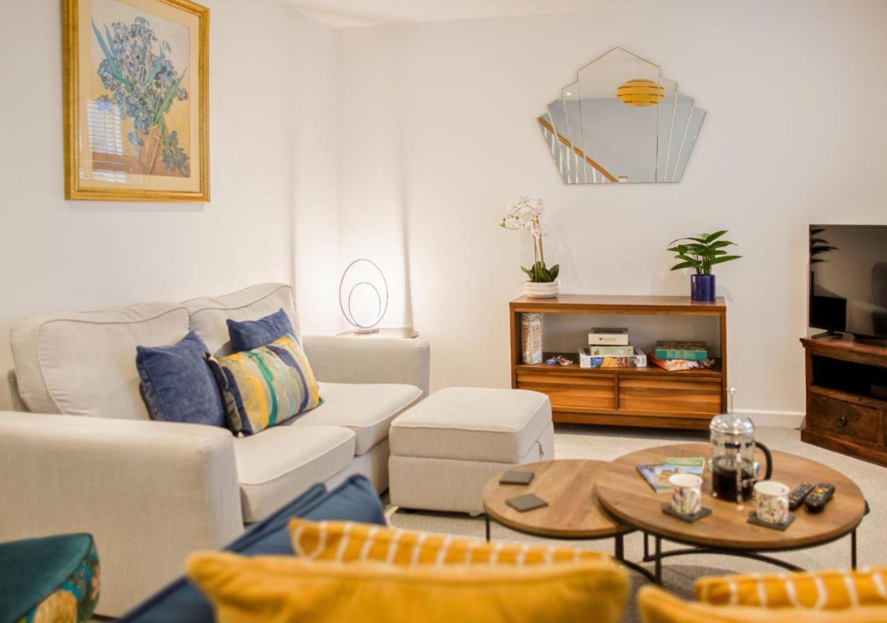 Stunning 2 Bed With Private Patio And Free Parking Villa Cheltenham Eksteriør billede