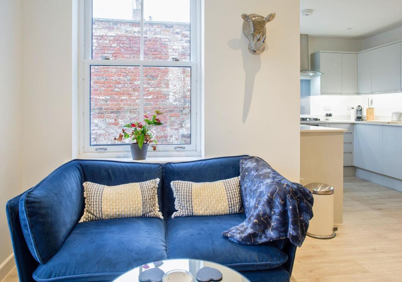 Stunning 2 Bed With Private Patio And Free Parking Villa Cheltenham Eksteriør billede