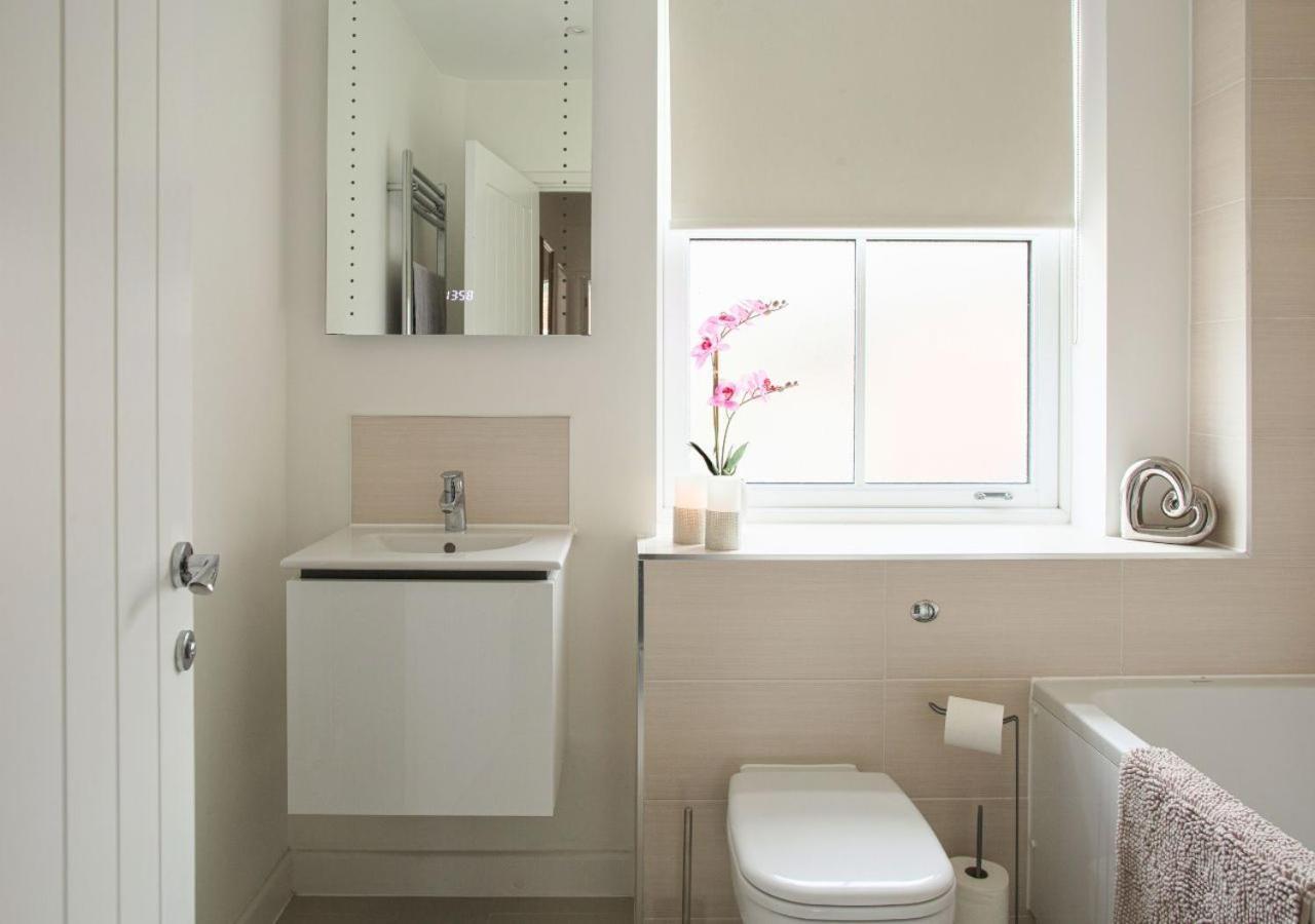 Stunning 2 Bed With Private Patio And Free Parking Villa Cheltenham Eksteriør billede