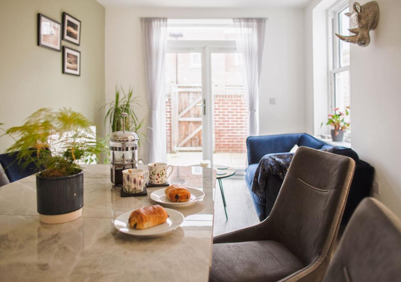 Stunning 2 Bed With Private Patio And Free Parking Villa Cheltenham Eksteriør billede