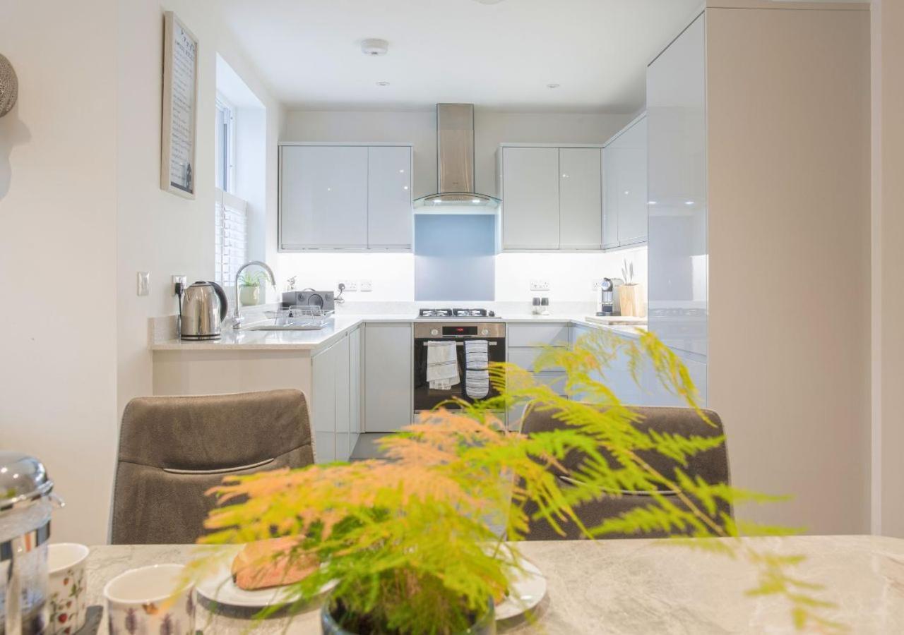 Stunning 2 Bed With Private Patio And Free Parking Villa Cheltenham Eksteriør billede