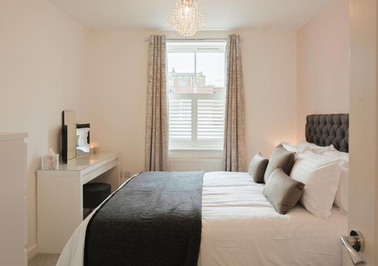 Stunning 2 Bed With Private Patio And Free Parking Villa Cheltenham Eksteriør billede
