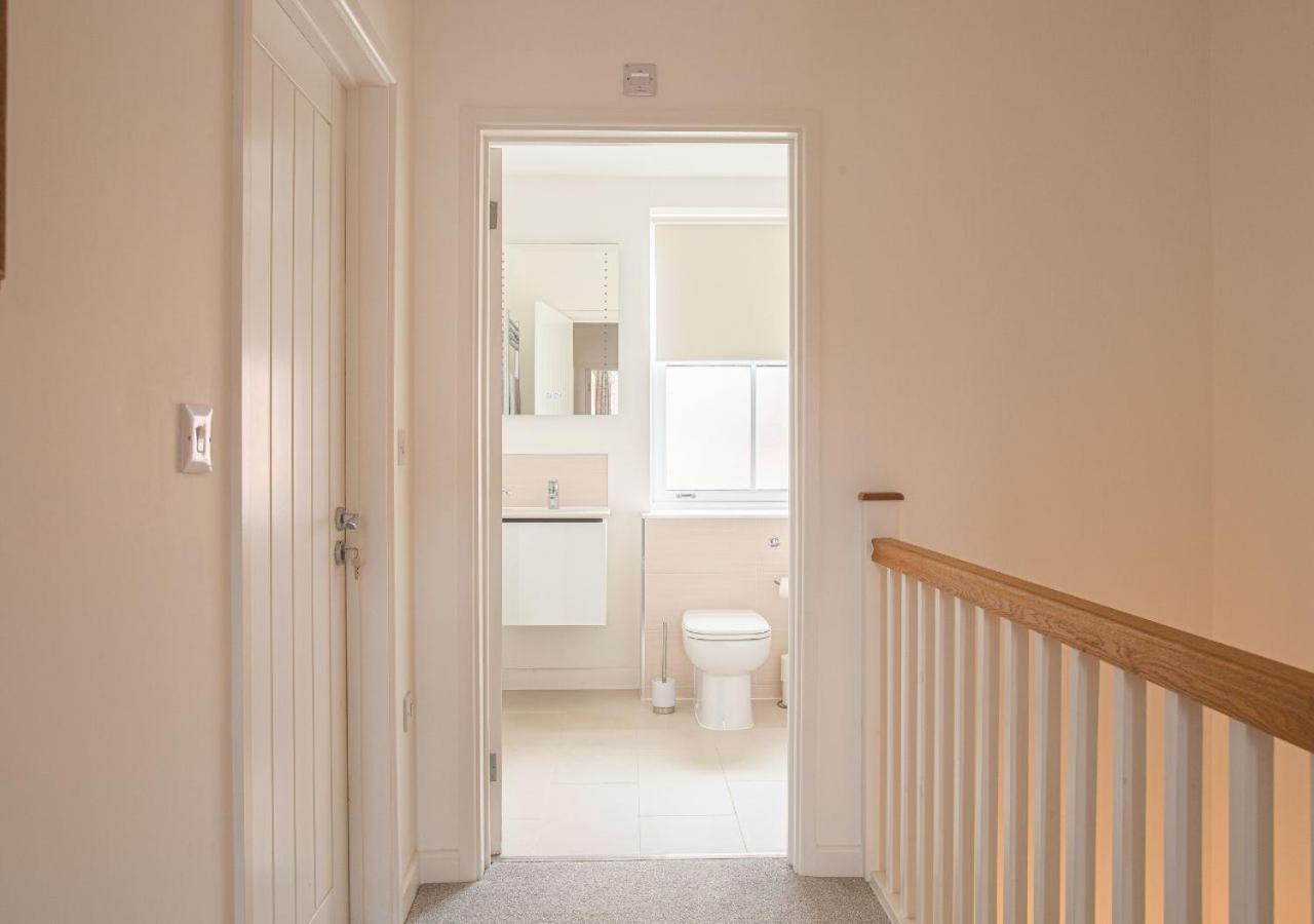 Stunning 2 Bed With Private Patio And Free Parking Villa Cheltenham Eksteriør billede